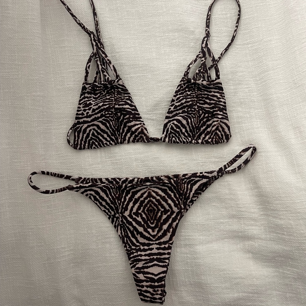 Benoa swim set in safari!🤎